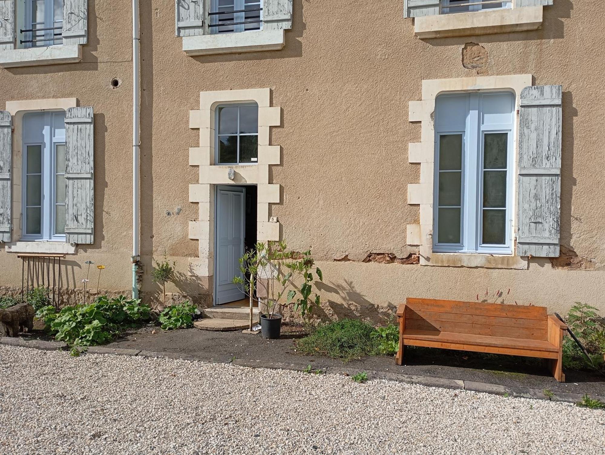 L' Ancienne Ecole Du Morvan Larochemillay Extérieur photo