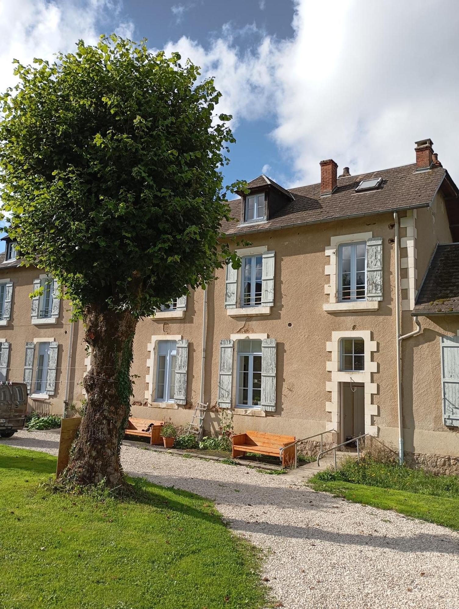 L' Ancienne Ecole Du Morvan Larochemillay Extérieur photo