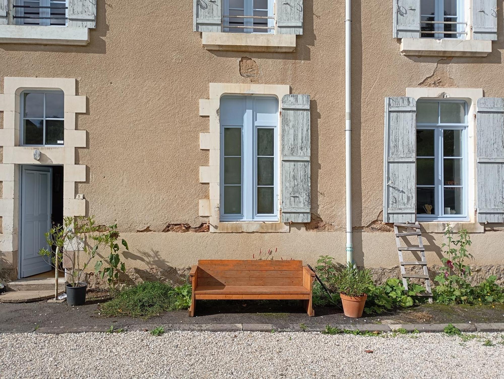 L' Ancienne Ecole Du Morvan Larochemillay Extérieur photo