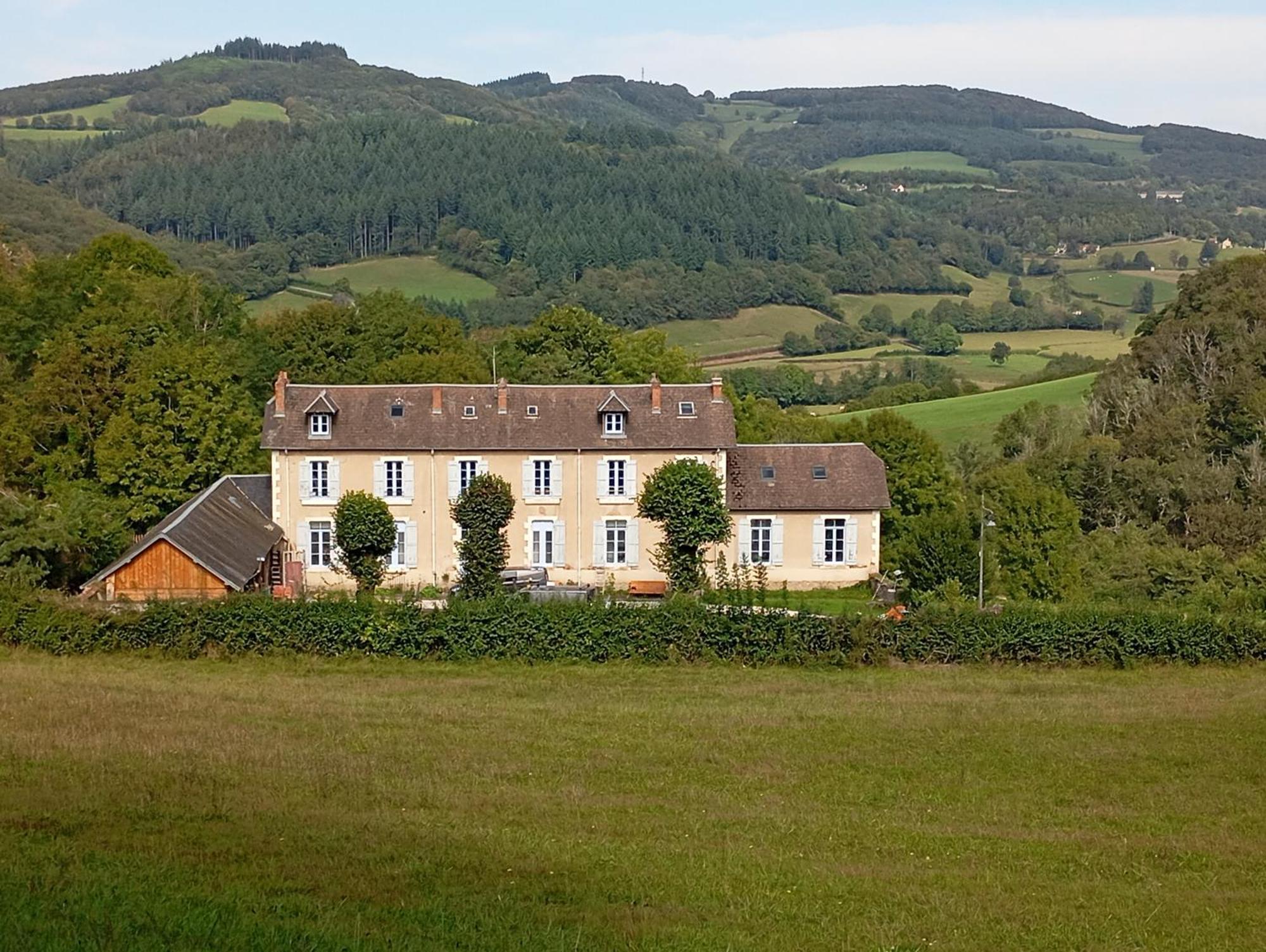 L' Ancienne Ecole Du Morvan Larochemillay Extérieur photo