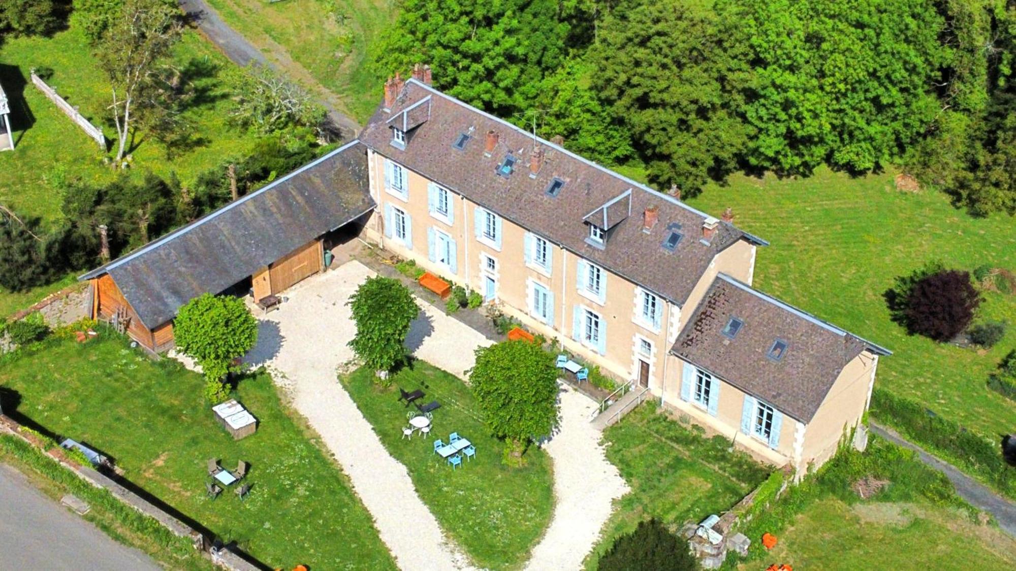 L' Ancienne Ecole Du Morvan Larochemillay Extérieur photo