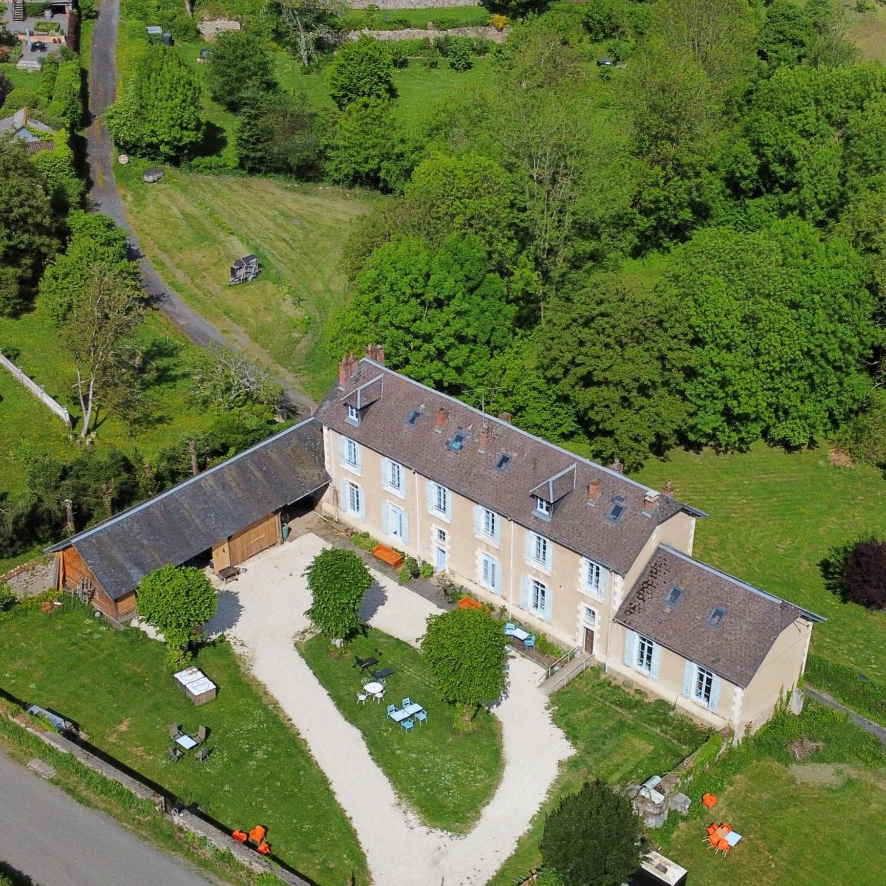 L' Ancienne Ecole Du Morvan Larochemillay Extérieur photo